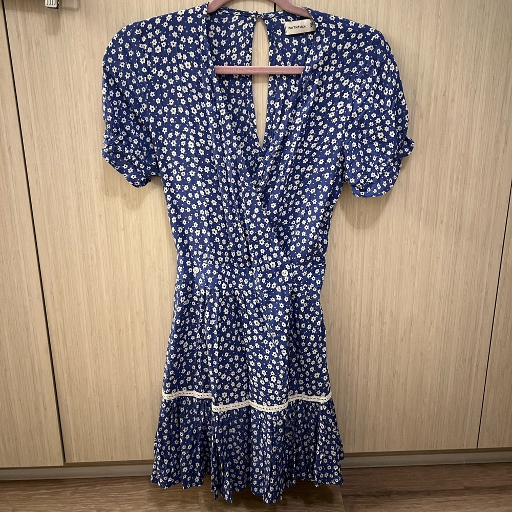 Faithful The Brand Blue Floral dress size 4